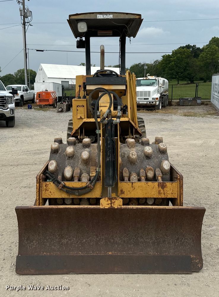 image for item OF9998 2002 Caterpillar  CP-323C single drum vibratory roller