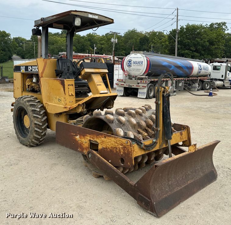 image for item OF9998 2002 Caterpillar  CP-323C single drum vibratory roller