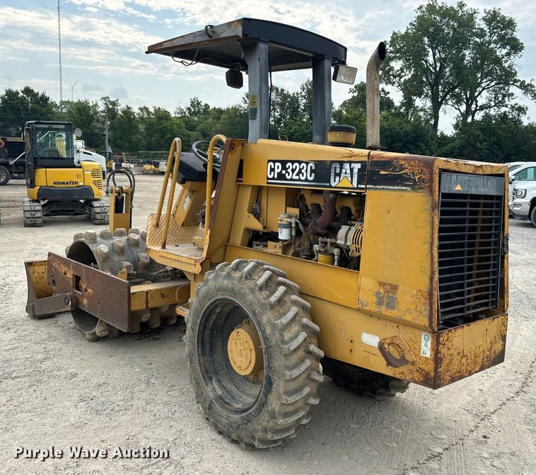 image for item OF9998 2002 Caterpillar  CP-323C single drum vibratory roller