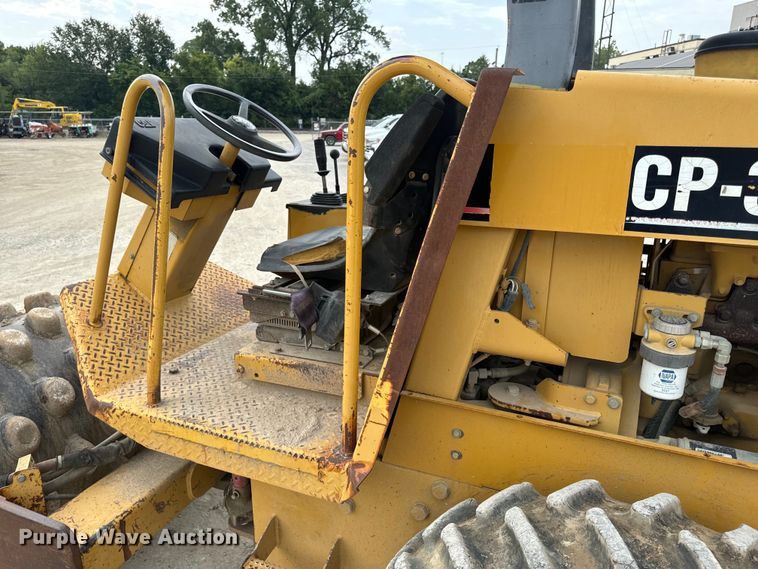 image for item OF9998 2002 Caterpillar  CP-323C single drum vibratory roller