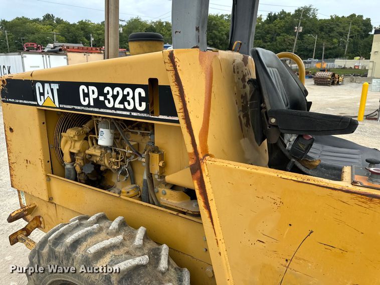 image for item OF9998 2002 Caterpillar  CP-323C single drum vibratory roller