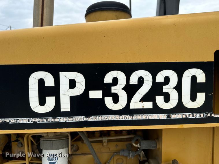 image for item OF9998 2002 Caterpillar  CP-323C single drum vibratory roller