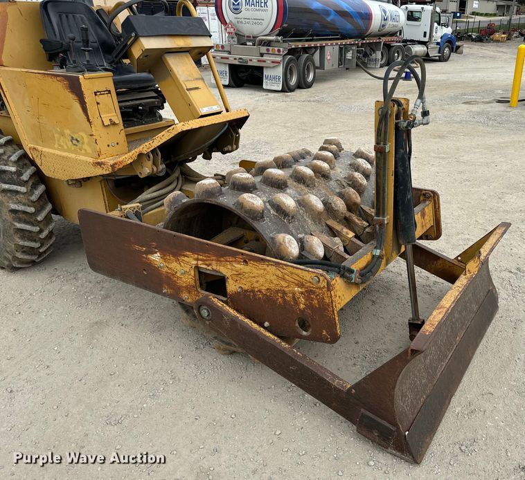 image for item OF9998 2002 Caterpillar  CP-323C single drum vibratory roller