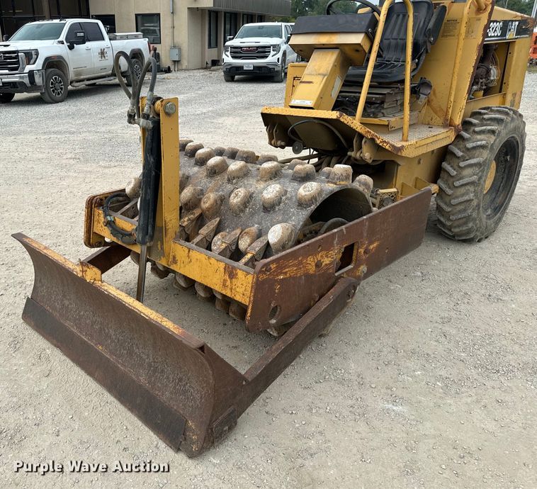 image for item OF9998 2002 Caterpillar  CP-323C single drum vibratory roller