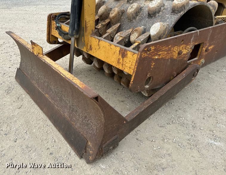 image for item OF9998 2002 Caterpillar  CP-323C single drum vibratory roller