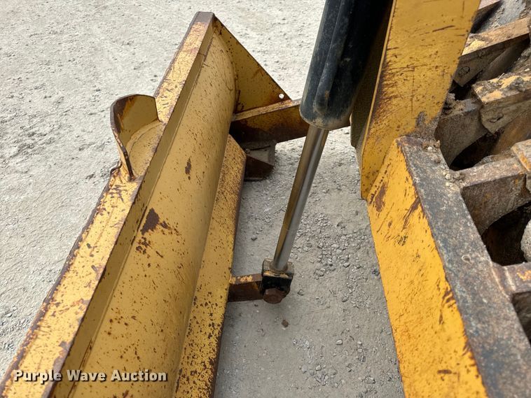 image for item OF9998 2002 Caterpillar  CP-323C single drum vibratory roller