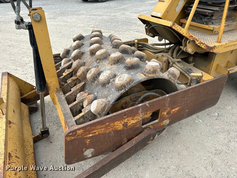 image for item OF9998 2002 Caterpillar  CP-323C single drum vibratory roller