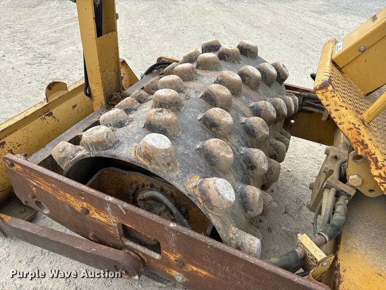 image for item OF9998 2002 Caterpillar  CP-323C single drum vibratory roller