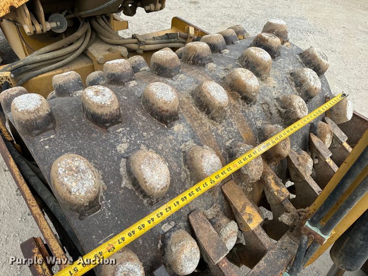 image for item OF9998 2002 Caterpillar  CP-323C single drum vibratory roller