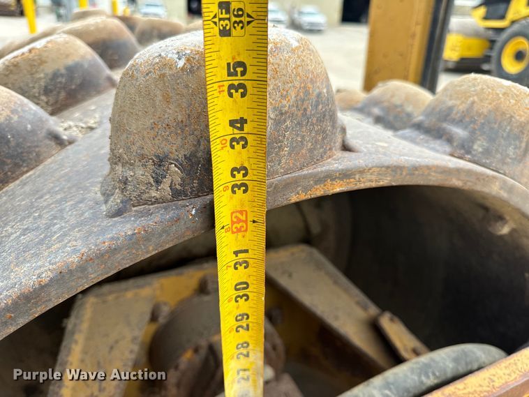 image for item OF9998 2002 Caterpillar  CP-323C single drum vibratory roller