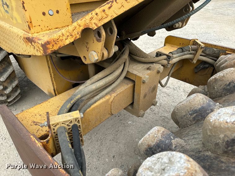 image for item OF9998 2002 Caterpillar  CP-323C single drum vibratory roller