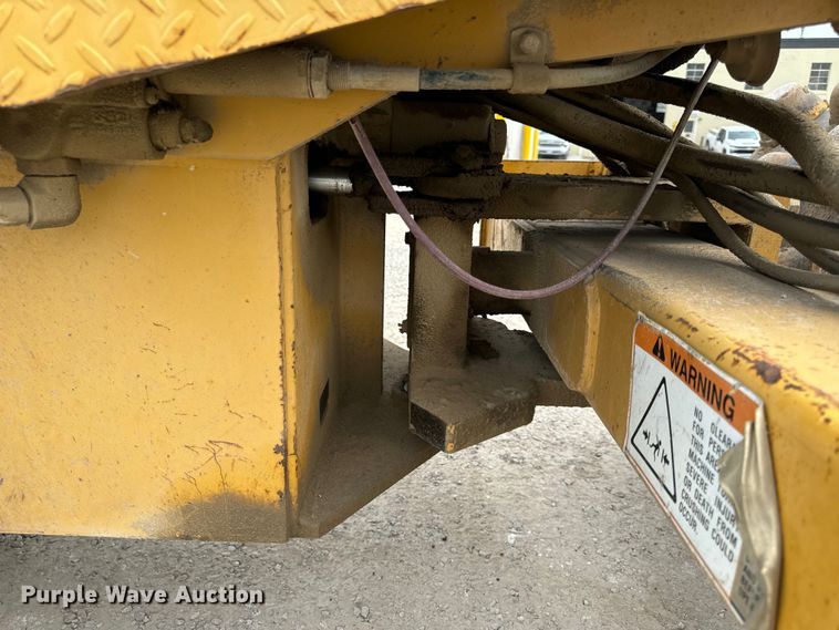 image for item OF9998 2002 Caterpillar  CP-323C single drum vibratory roller