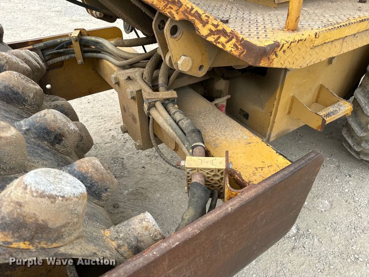 image for item OF9998 2002 Caterpillar  CP-323C single drum vibratory roller