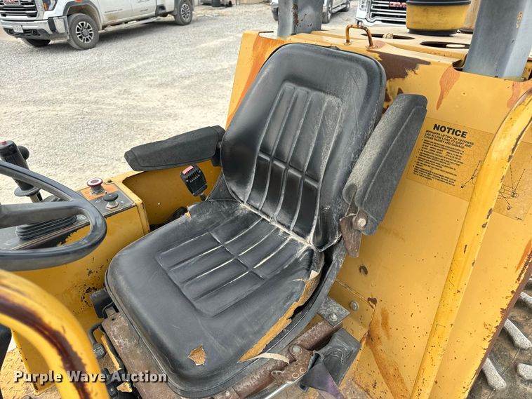 image for item OF9998 2002 Caterpillar  CP-323C single drum vibratory roller