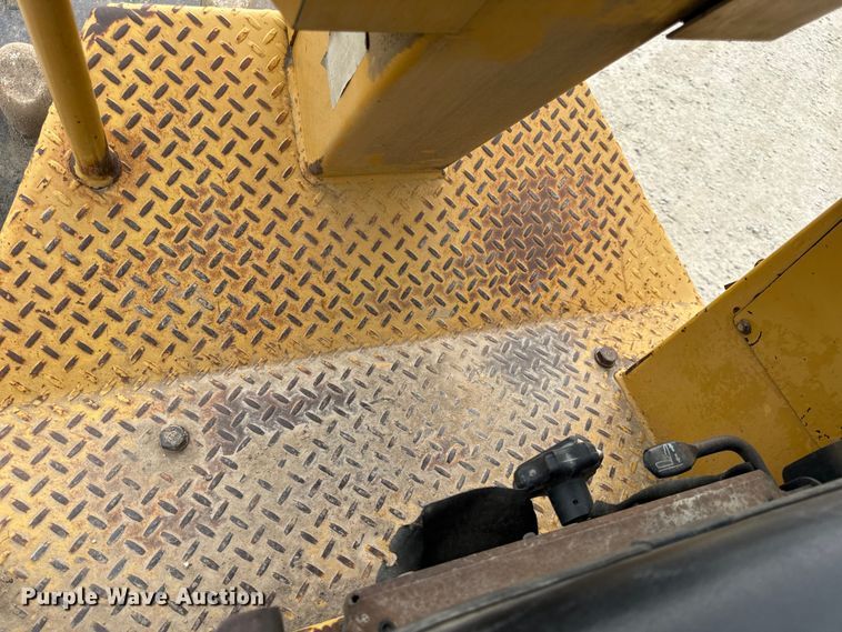 image for item OF9998 2002 Caterpillar  CP-323C single drum vibratory roller