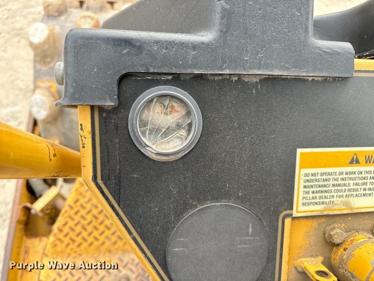 image for item OF9998 2002 Caterpillar  CP-323C single drum vibratory roller