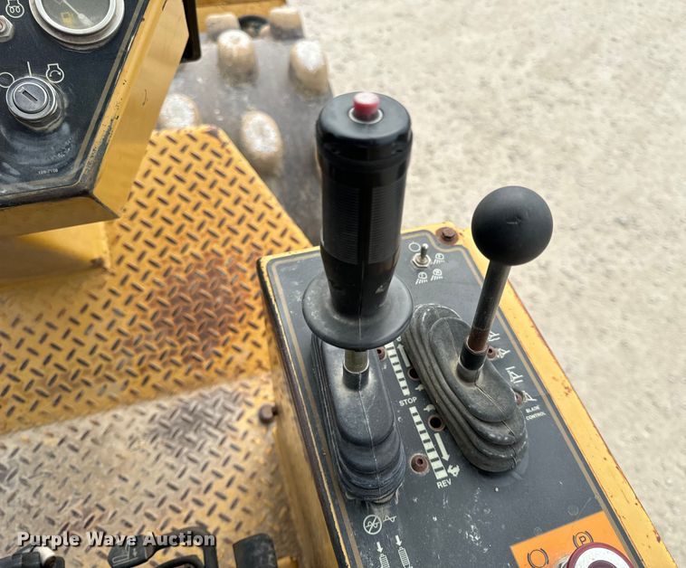 image for item OF9998 2002 Caterpillar  CP-323C single drum vibratory roller