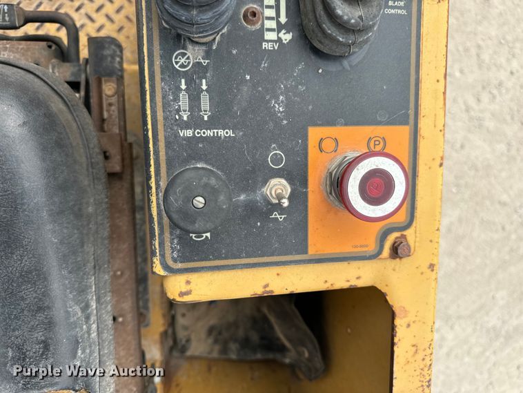 image for item OF9998 2002 Caterpillar  CP-323C single drum vibratory roller