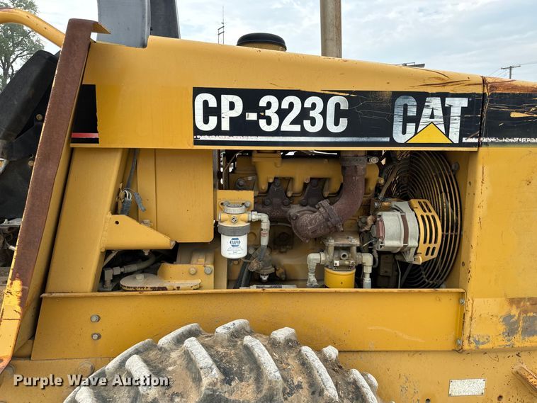 image for item OF9998 2002 Caterpillar  CP-323C single drum vibratory roller