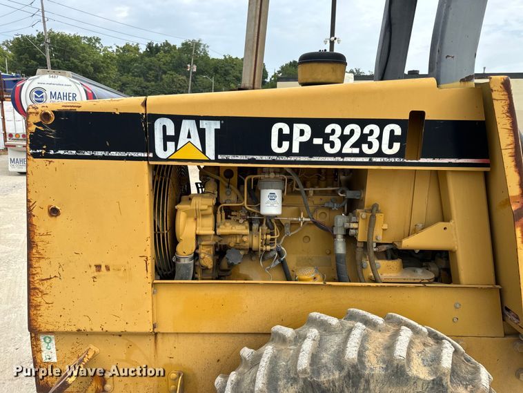 image for item OF9998 2002 Caterpillar  CP-323C single drum vibratory roller