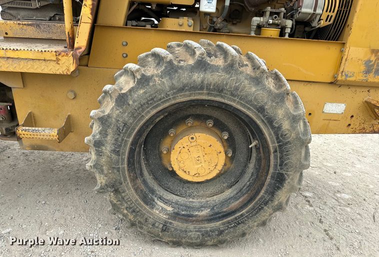 image for item OF9998 2002 Caterpillar  CP-323C single drum vibratory roller