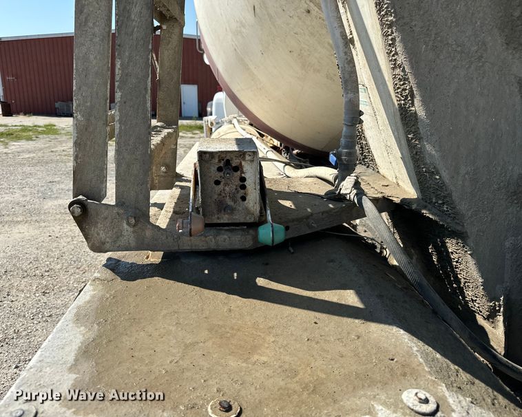 image for item OG9629 1995 Ford  LT8000 ready mix truck