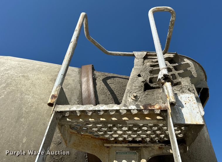 image for item OG9629 1995 Ford  LT8000 ready mix truck