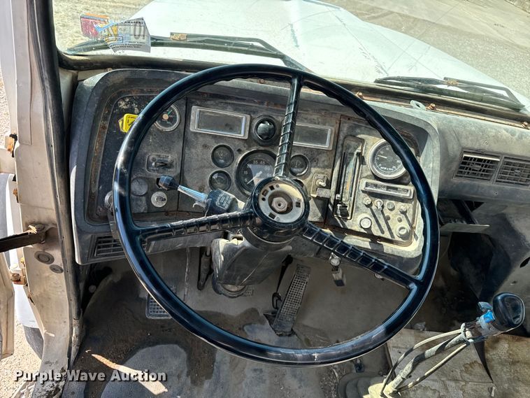 image for item OG9629 1995 Ford  LT8000 ready mix truck