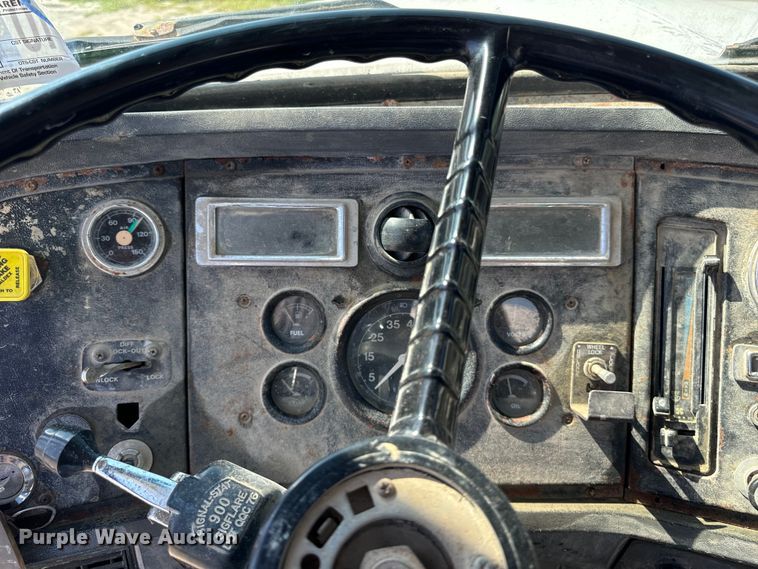 image for item OG9629 1995 Ford  LT8000 ready mix truck