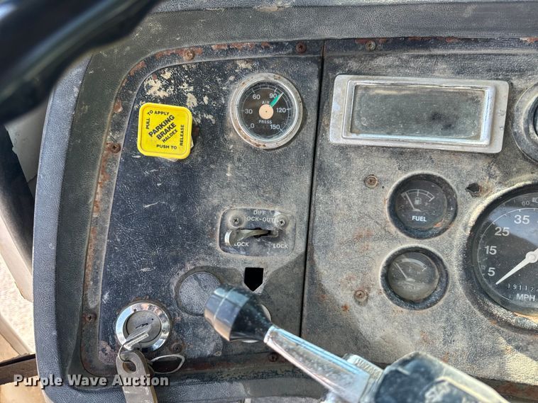 image for item OG9629 1995 Ford  LT8000 ready mix truck