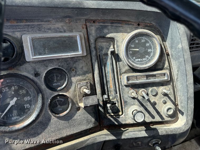 image for item OG9629 1995 Ford  LT8000 ready mix truck