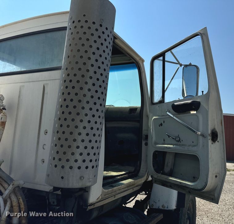 image for item OG9629 1995 Ford  LT8000 ready mix truck