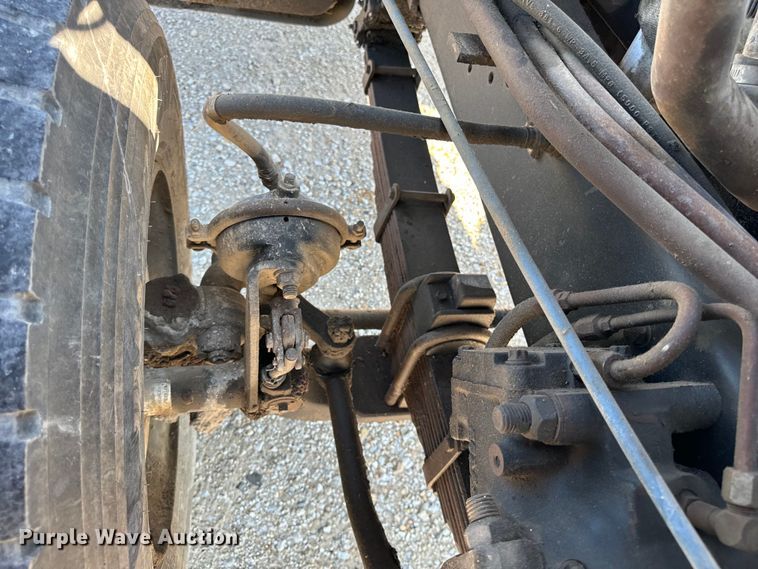 image for item OG9629 1995 Ford  LT8000 ready mix truck