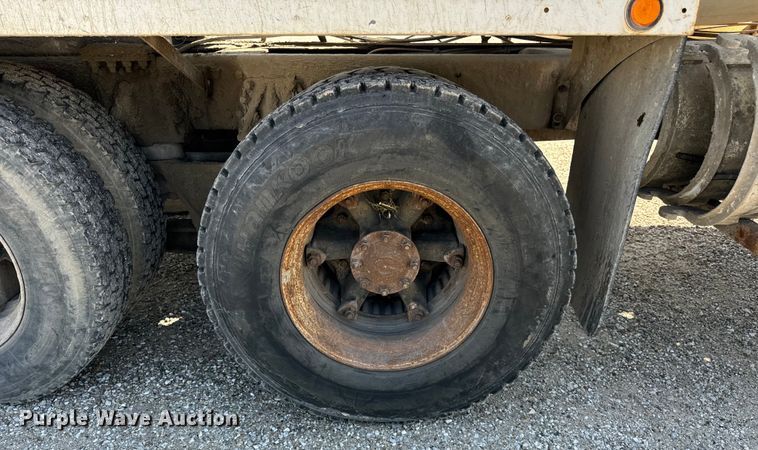 image for item OG9629 1995 Ford  LT8000 ready mix truck