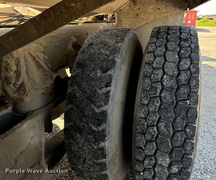 image for item OG9629 1995 Ford  LT8000 ready mix truck