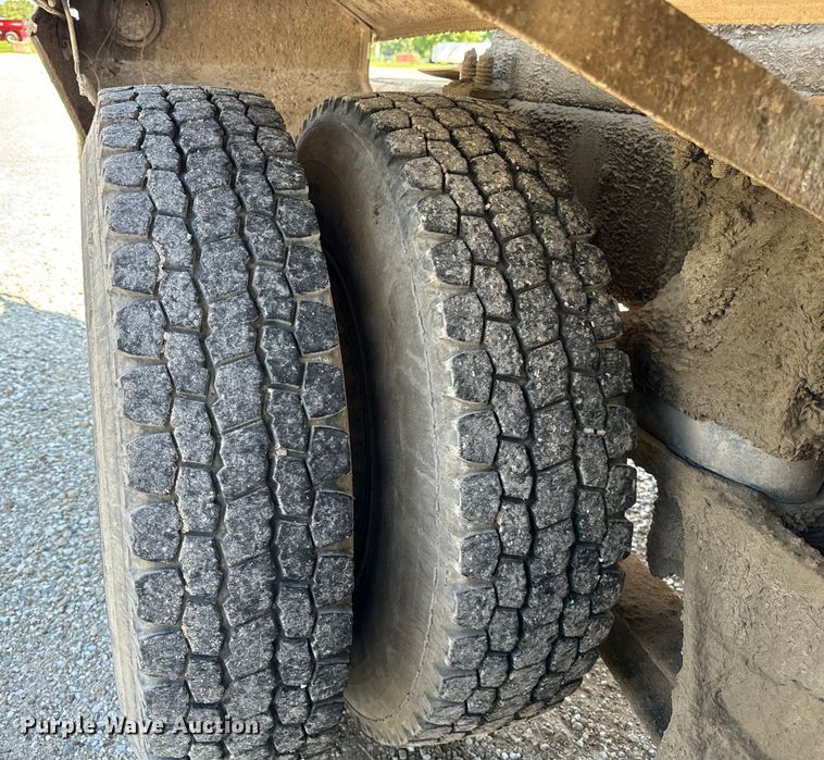 image for item OG9629 1995 Ford  LT8000 ready mix truck