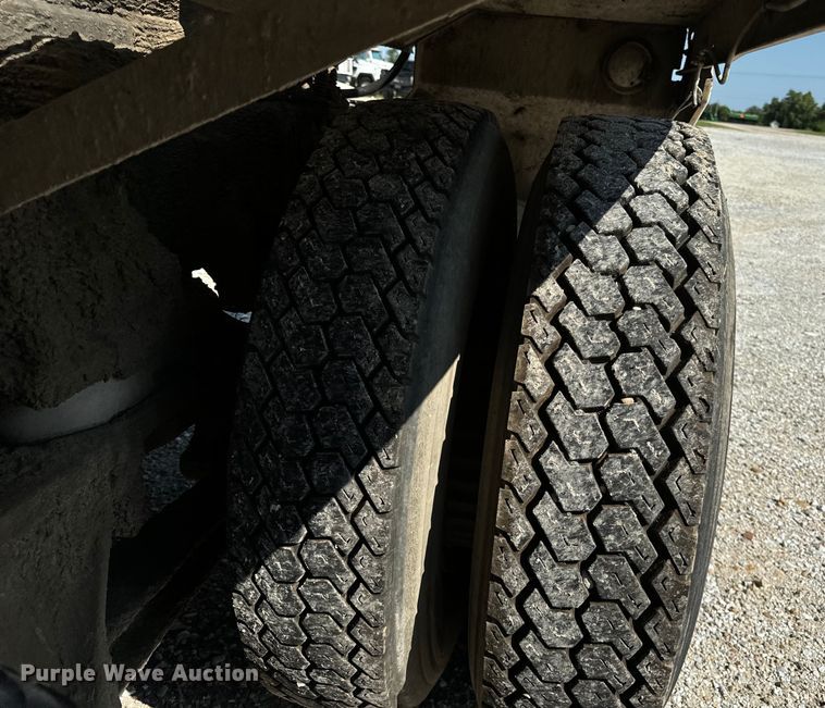 image for item OG9629 1995 Ford  LT8000 ready mix truck