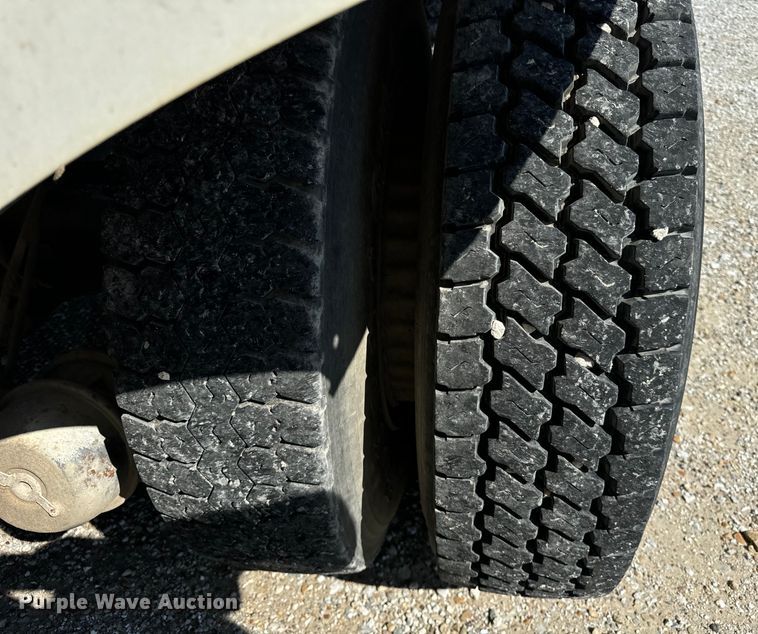 image for item OG9629 1995 Ford  LT8000 ready mix truck