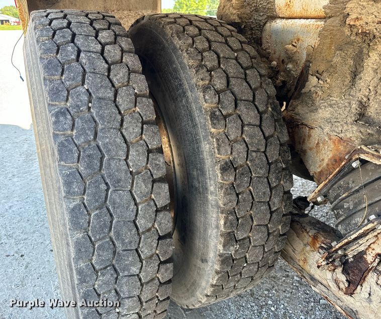 image for item OG9630 1998 Ford  LT8500 ready mix truck