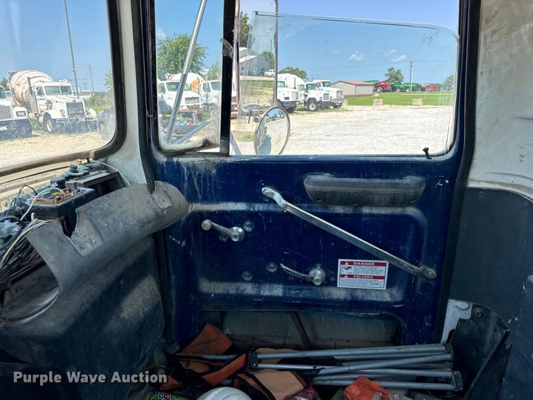 image for item OG9631 1997 Ford  LT8000 ready mix truck