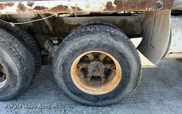 image for item OG9631 1997 Ford  LT8000 ready mix truck