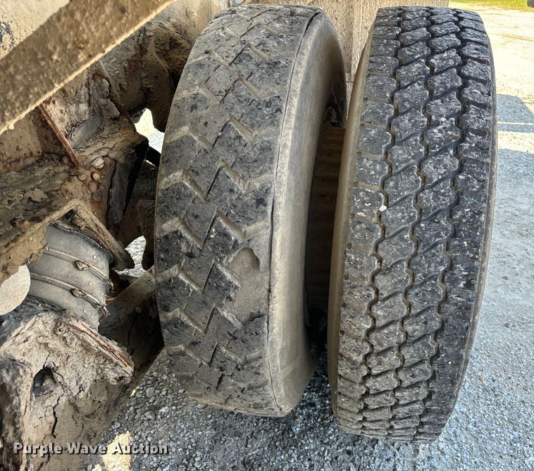 image for item OG9631 1997 Ford  LT8000 ready mix truck