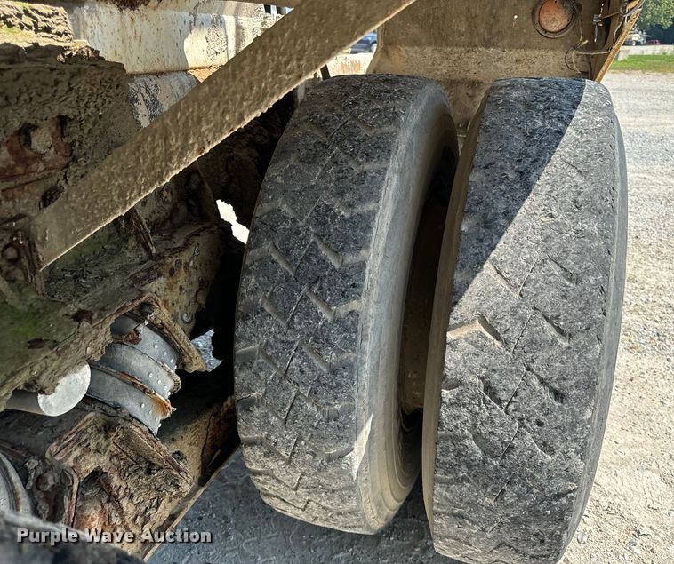 image for item OG9631 1997 Ford  LT8000 ready mix truck