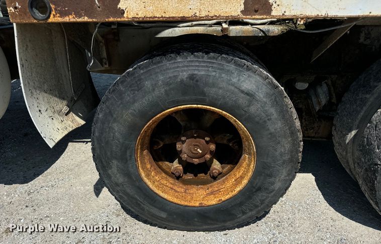 image for item OG9631 1997 Ford  LT8000 ready mix truck