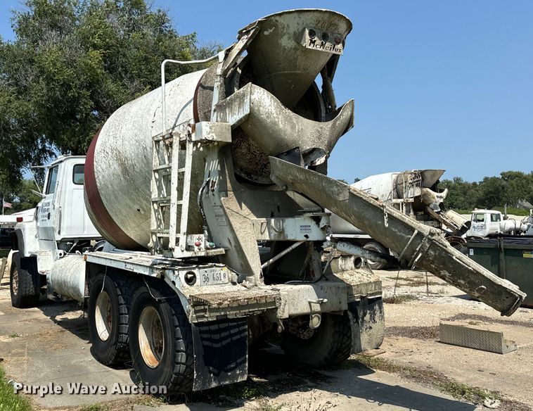 image for item OG9633 1994 Ford LT8000 ready mix truck