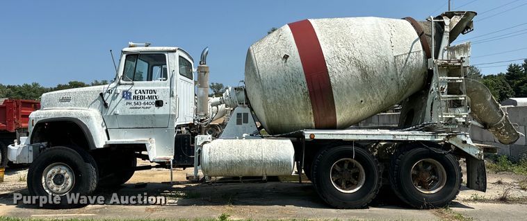 image for item OG9633 1994 Ford LT8000 ready mix truck