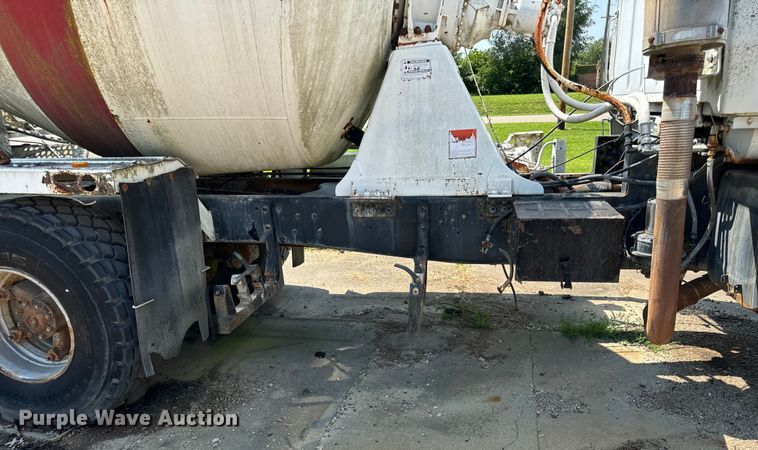 image for item OG9633 1994 Ford LT8000 ready mix truck