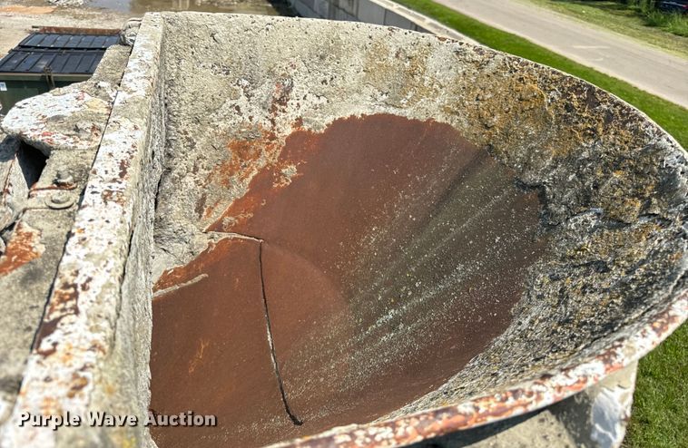 image for item OG9633 1994 Ford LT8000 ready mix truck