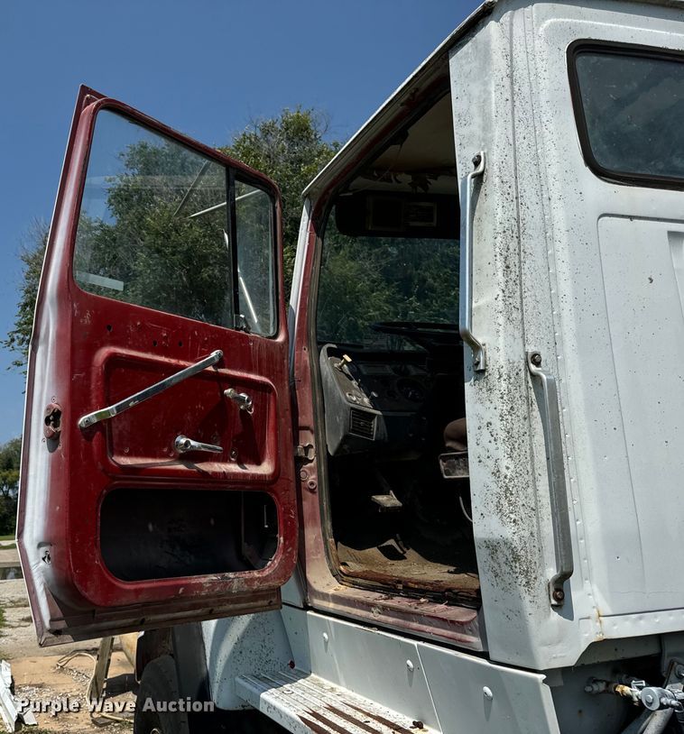 image for item OG9633 1994 Ford LT8000 ready mix truck