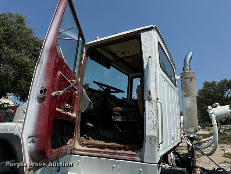 image for item OG9633 1994 Ford LT8000 ready mix truck